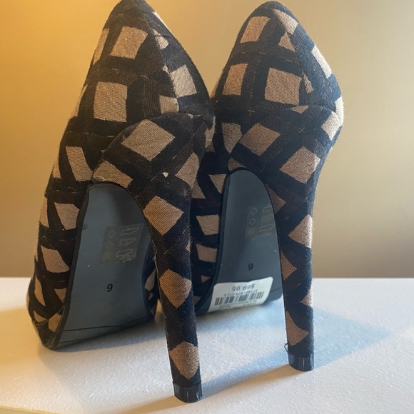 Trendy Geometric Pumps - size 6 - Picture 7 of 10